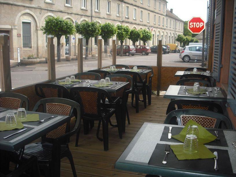 Hotel Du Donjon Champlitte-et-le-Prelot Екстер'єр фото