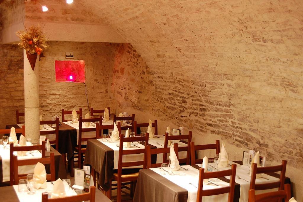 Hotel Du Donjon Champlitte-et-le-Prelot Екстер'єр фото
