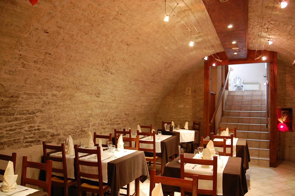 Hotel Du Donjon Champlitte-et-le-Prelot Екстер'єр фото
