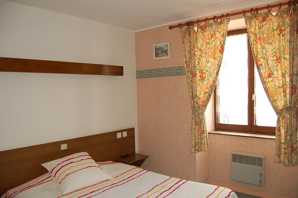 Hotel Du Donjon Champlitte-et-le-Prelot Екстер'єр фото